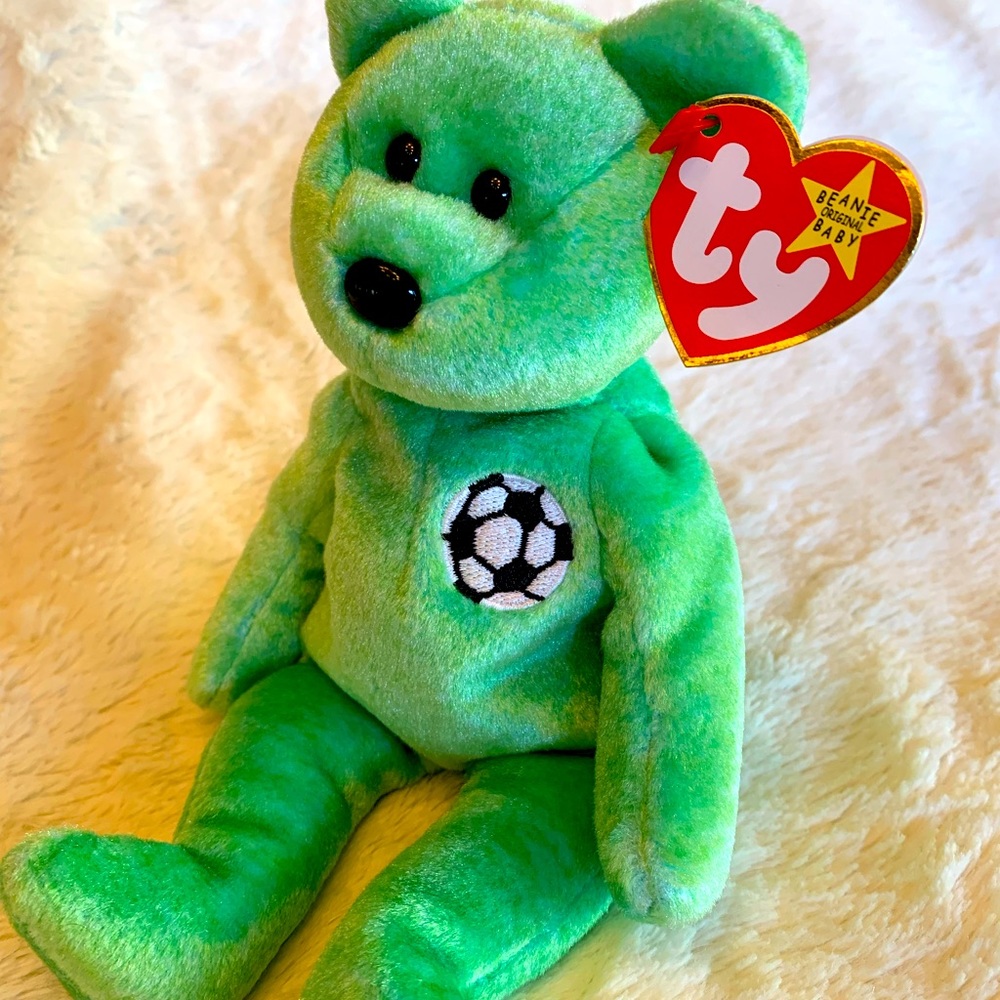 Kicks the Soccer Bear Ty beanie baby, holographic tush tag